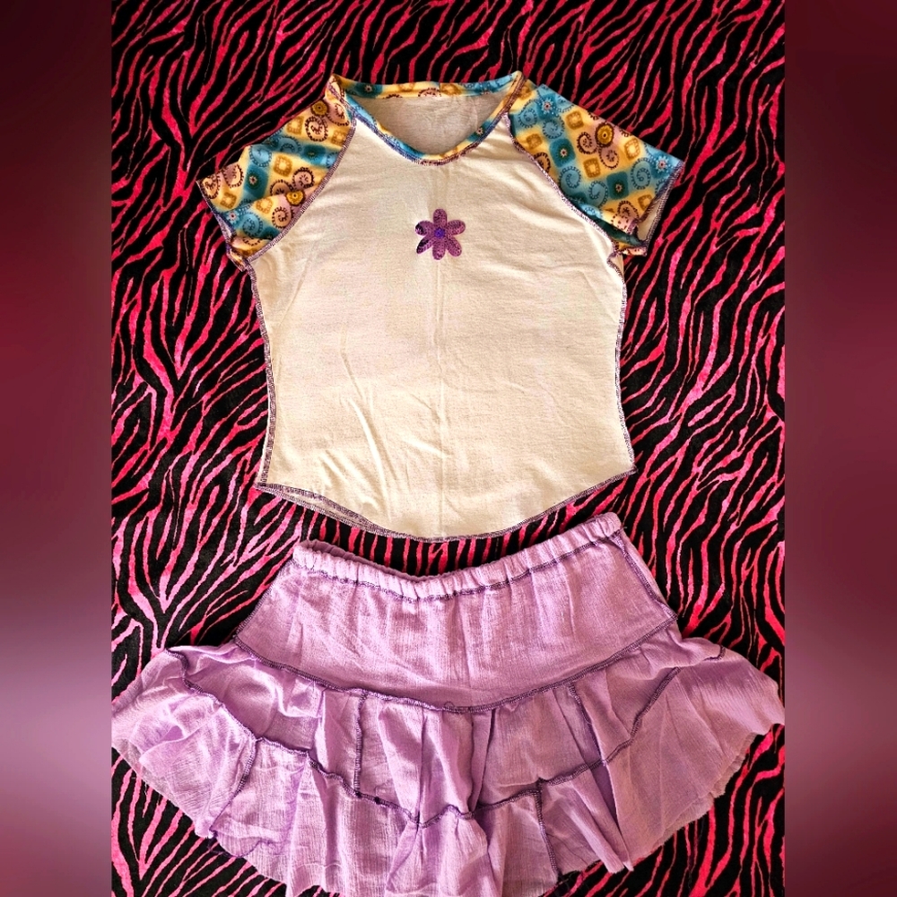90s Raglan Baby Tee Flower Power Top Early 2000s Y2k Sequin Patch Vintage Style